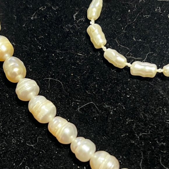 Elegant Freshwater Pearl Jewelry Set - Necklace, Bracelet, and Earrings - Picture 2 of 13